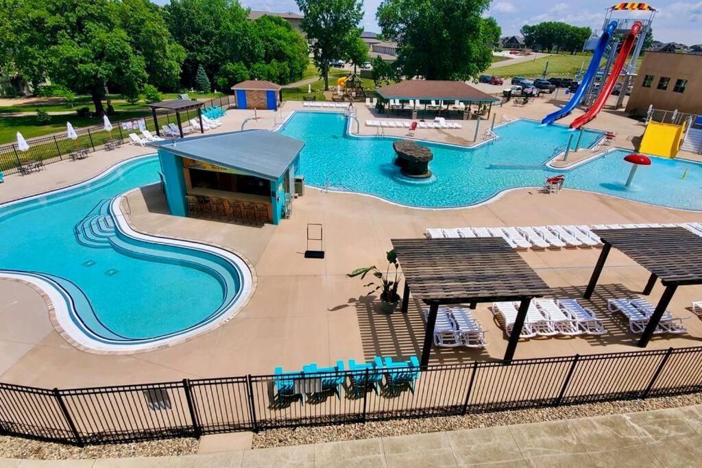 Boho Bungalow On The Pond W/ Hot Tub Arnolds Park 外观 照片