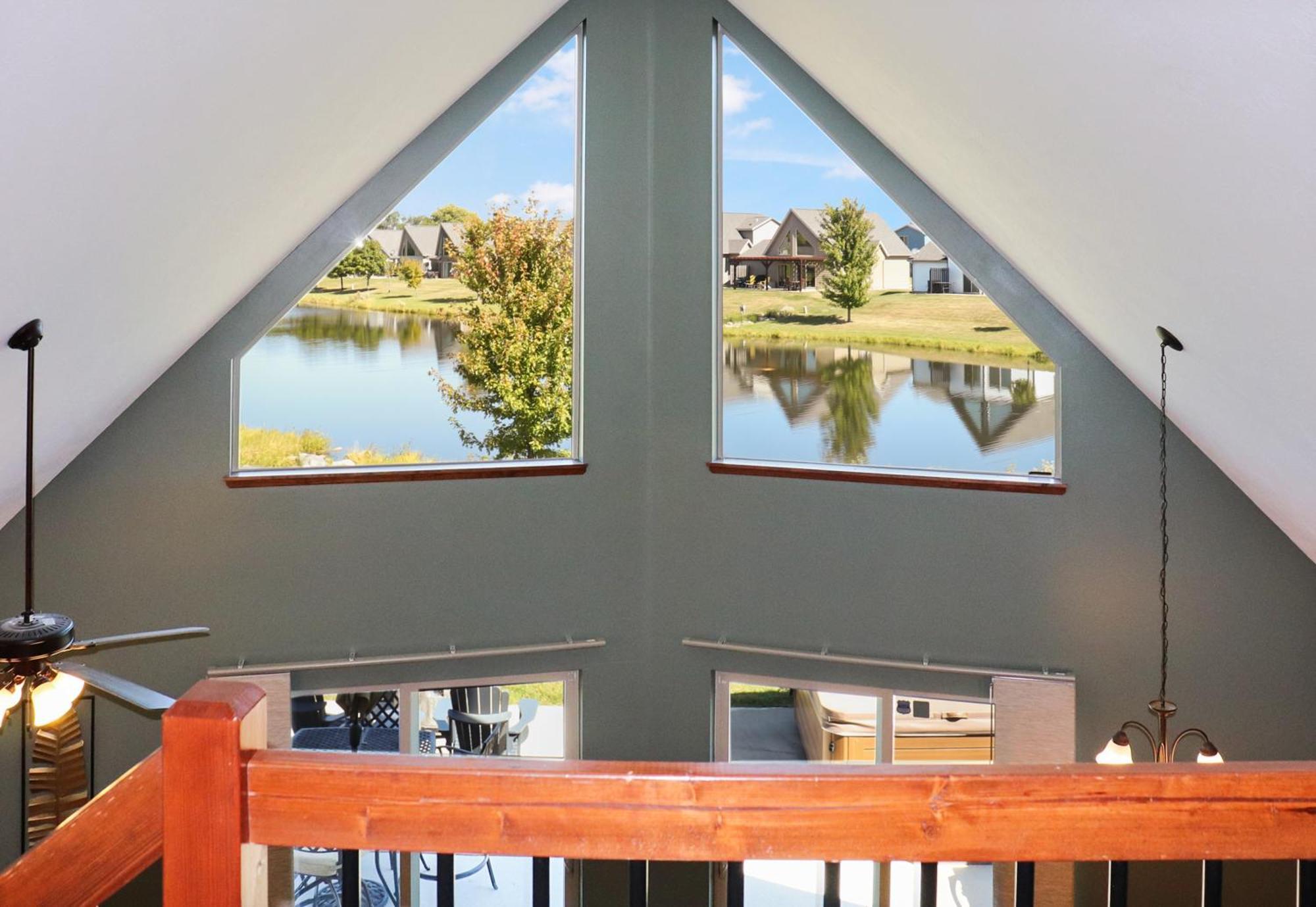 Boho Bungalow On The Pond W/ Hot Tub Arnolds Park 外观 照片
