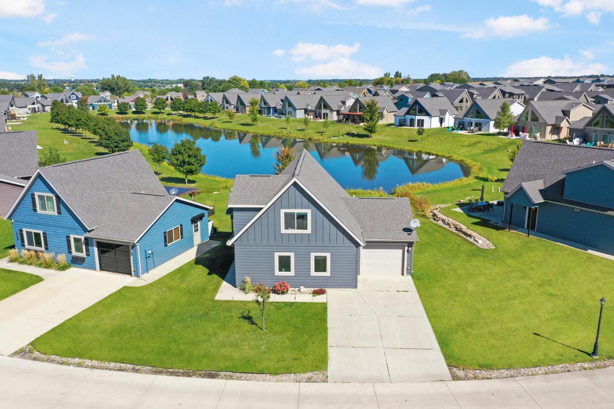 Boho Bungalow On The Pond W/ Hot Tub Arnolds Park 外观 照片